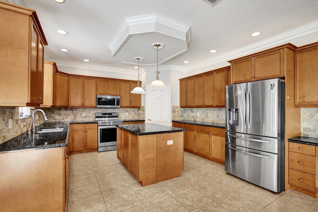 2804 Shaughnessy Dr - Photo 3 of 48