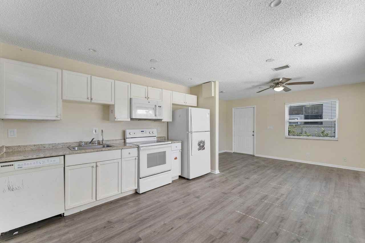 1340 W 35th St - Photo 7 of 27