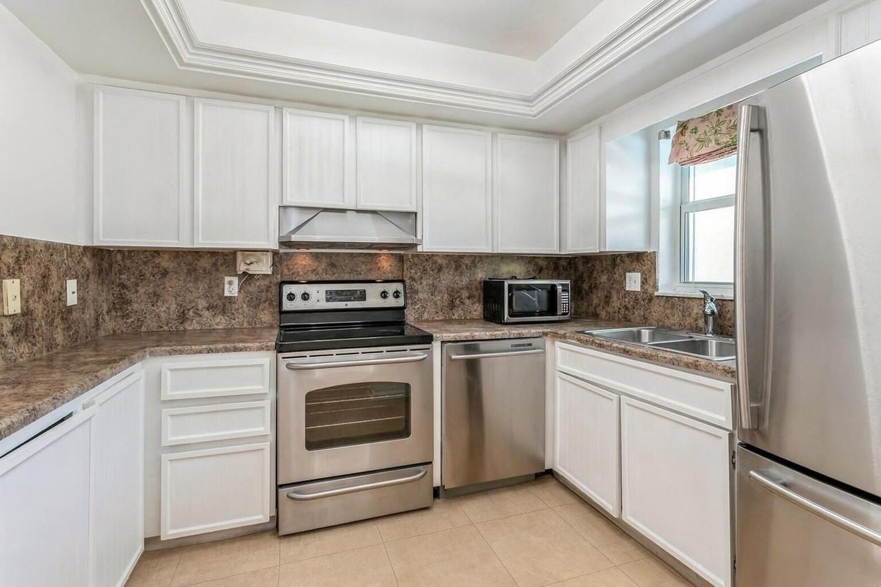 1217 Surf Rd #2 - Photo 4 of 18