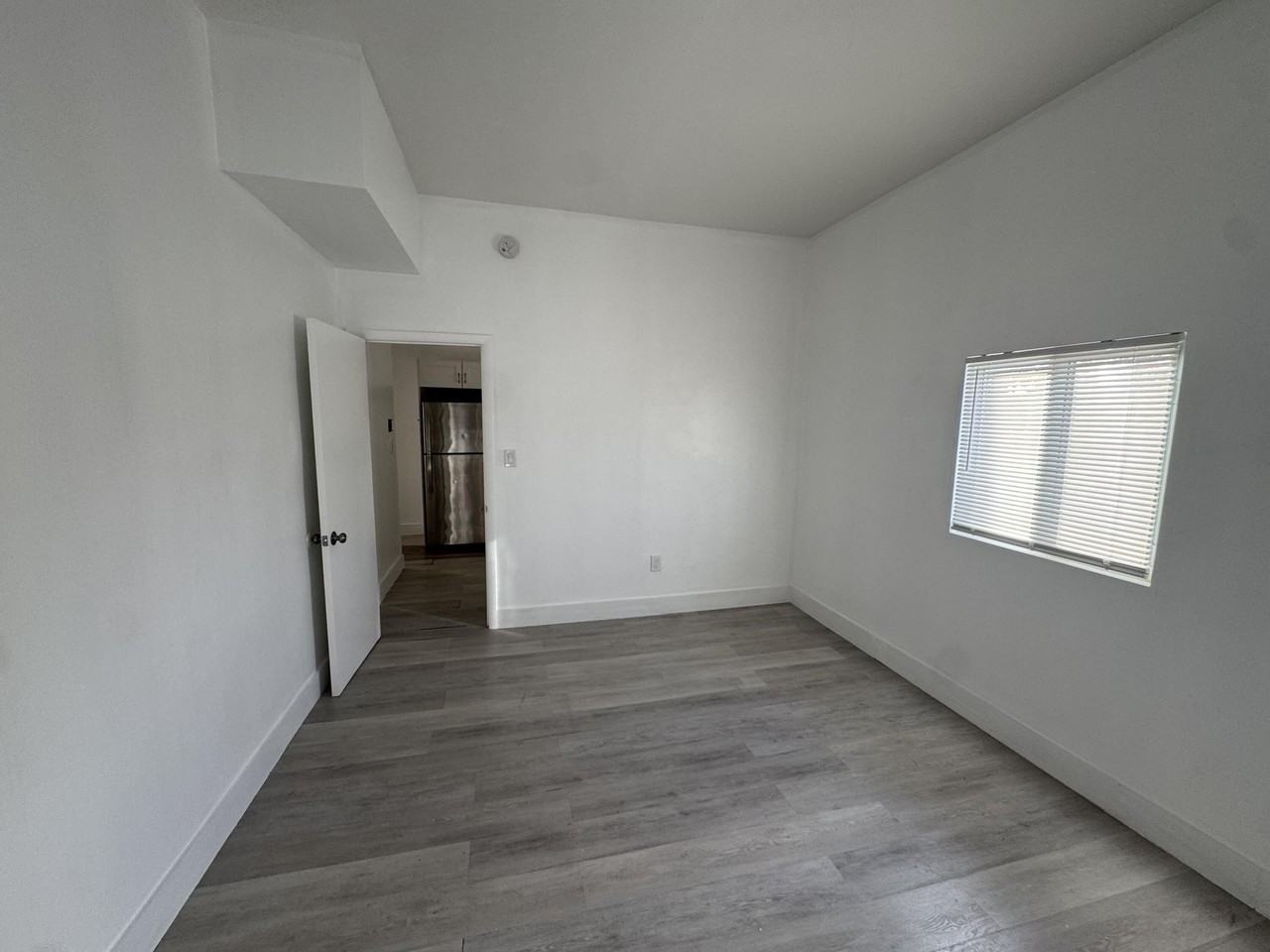 516 49th St #516-2 - Photo 3 of 5