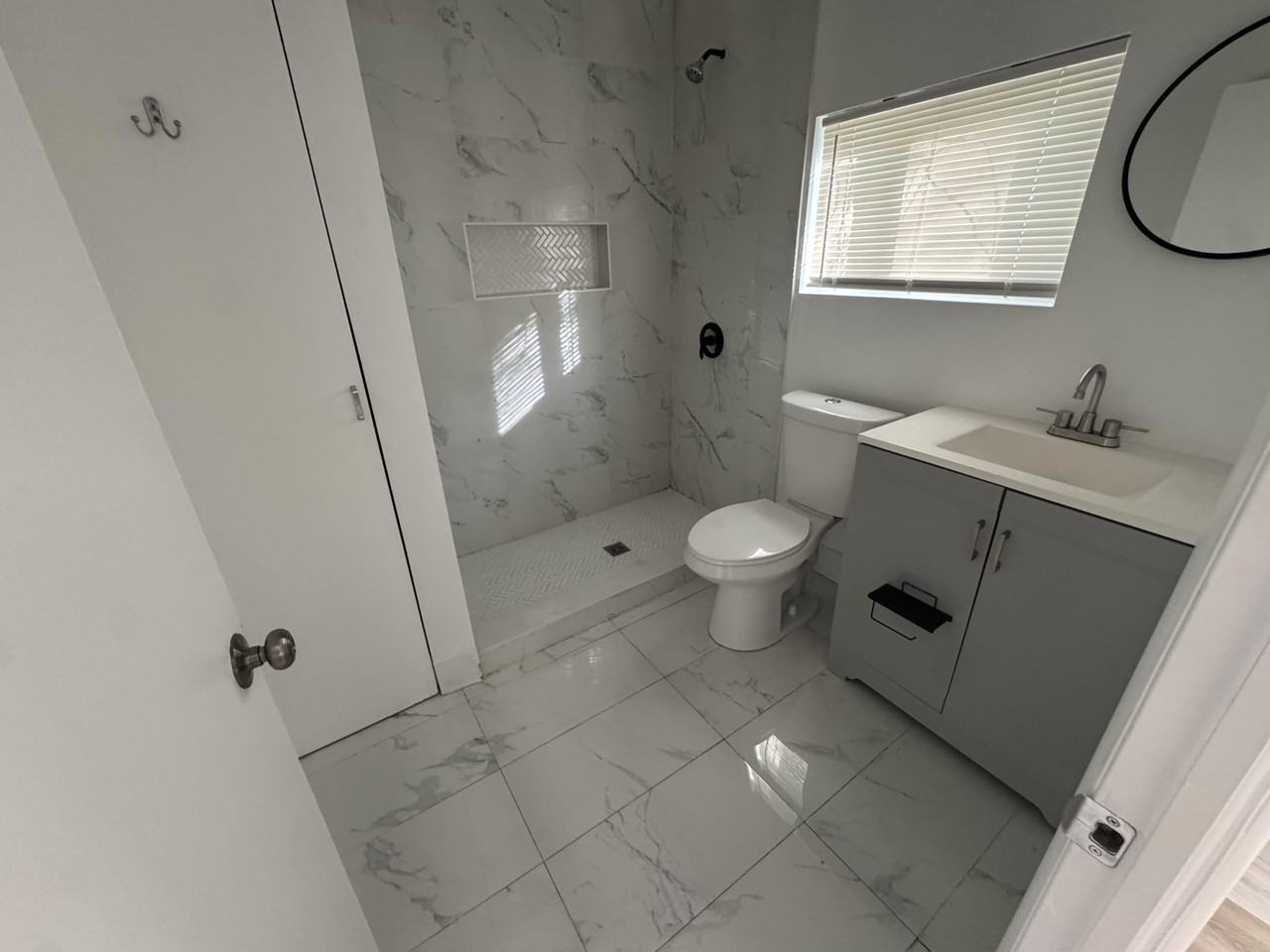 516 49th St #516-2 - Photo 4 of 5