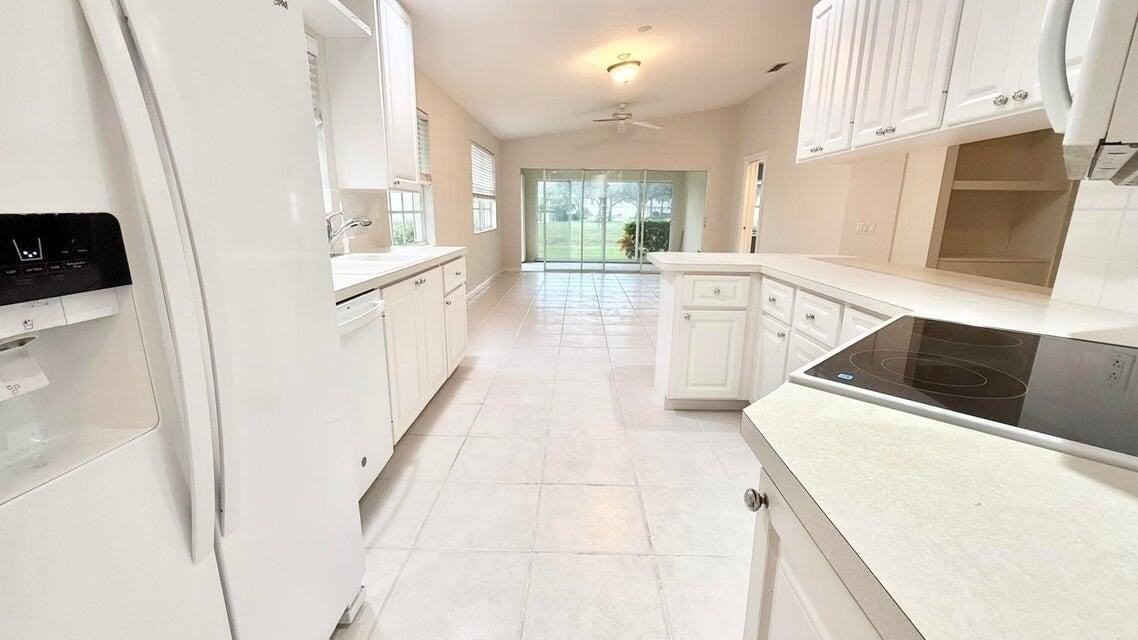 7701 Pine Island Way - Photo 4 of 50