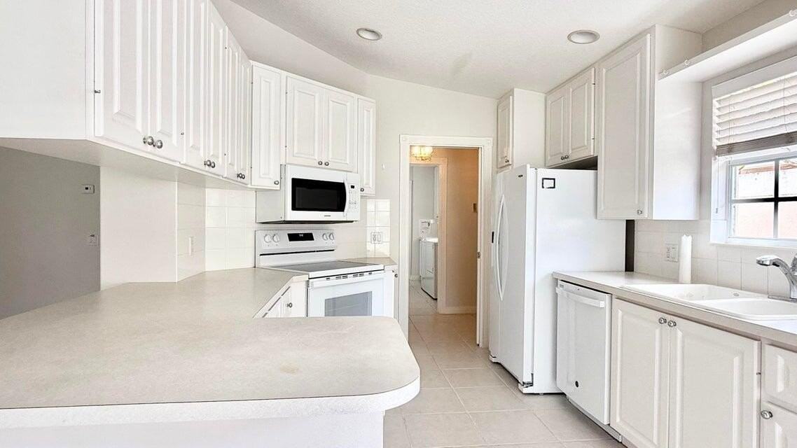 7701 Pine Island Way - Photo 5 of 50