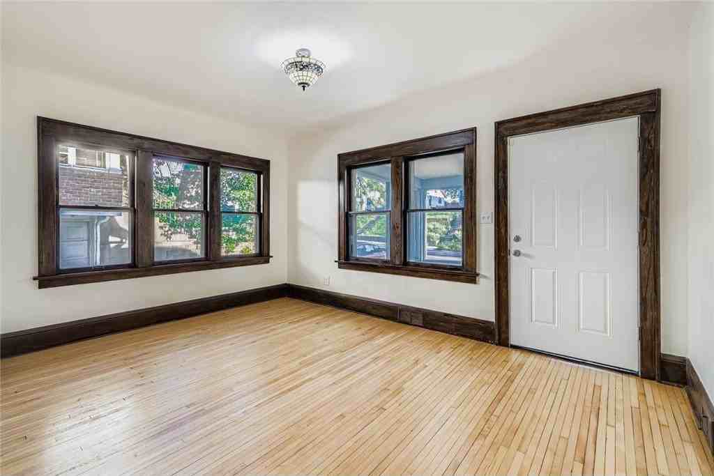 1683X Minnehaha Ave E - Photo 3 of 28