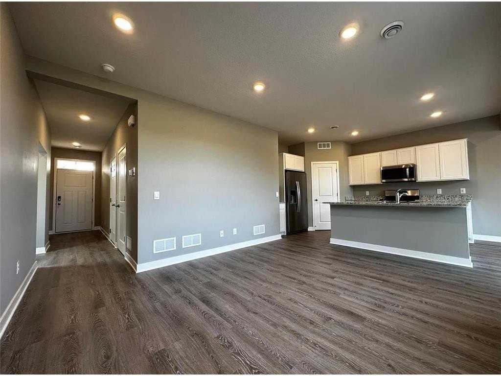 12669 Erskin St Ne - Photo 2 of 13