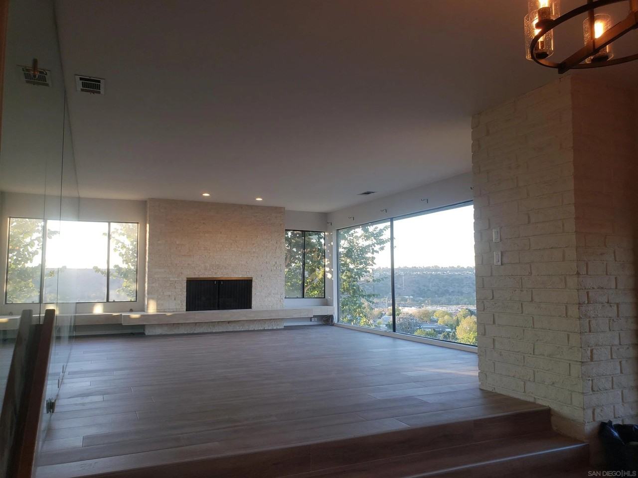 5105 Fontaine St - Photo 2 of 30