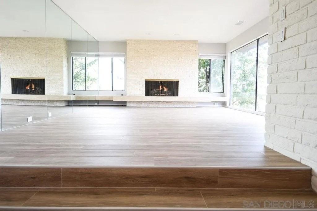 5105 Fontaine St - Photo 3 of 30