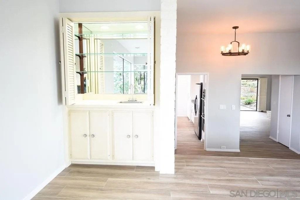 5105 Fontaine St - Photo 4 of 30