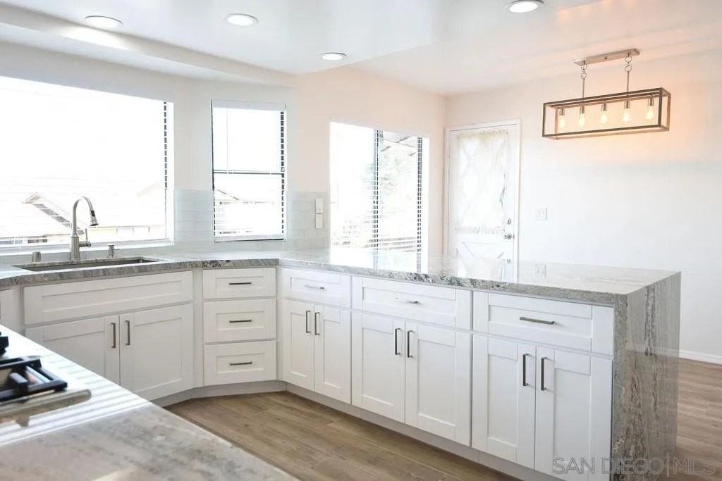 5105 Fontaine St - Photo 5 of 30