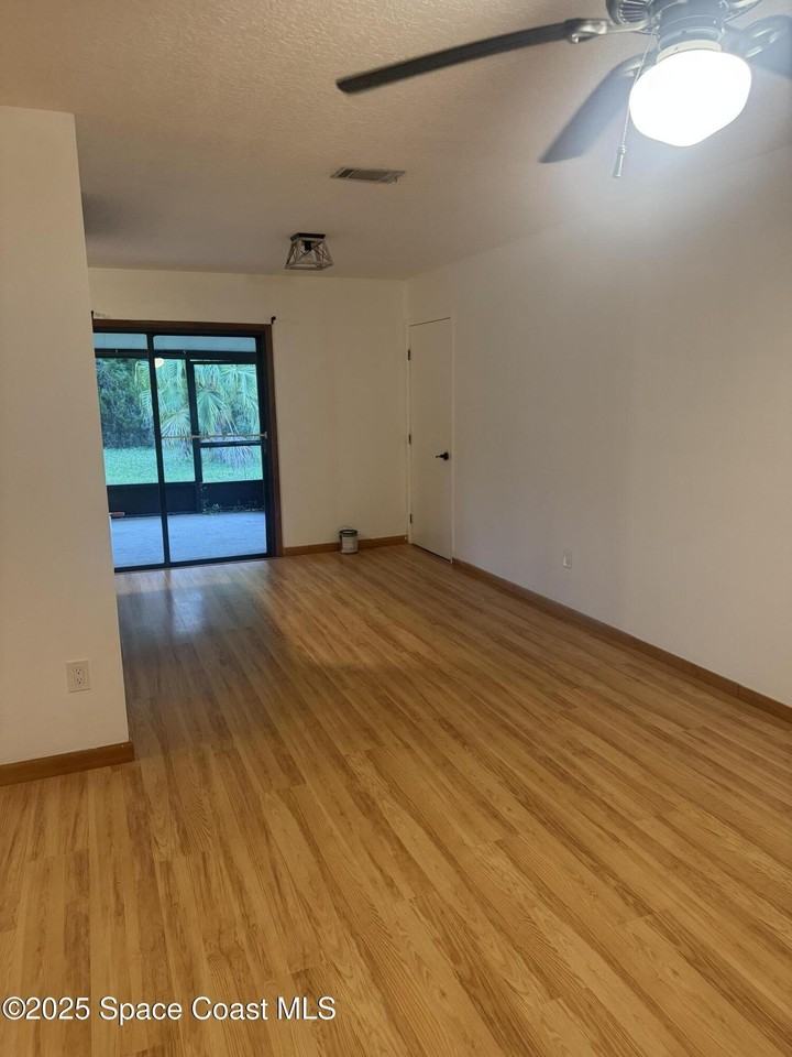 810 Vantage Street Southeast - Photo 7 of 14