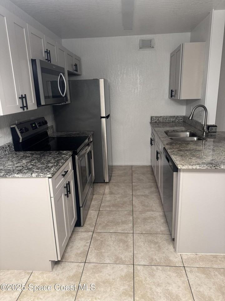 3212 Tree Ridge Ln Ne - Photo 3 of 8