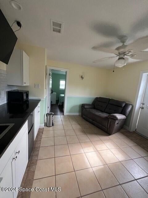 303 Amherst Avenue - Photo 4 of 7