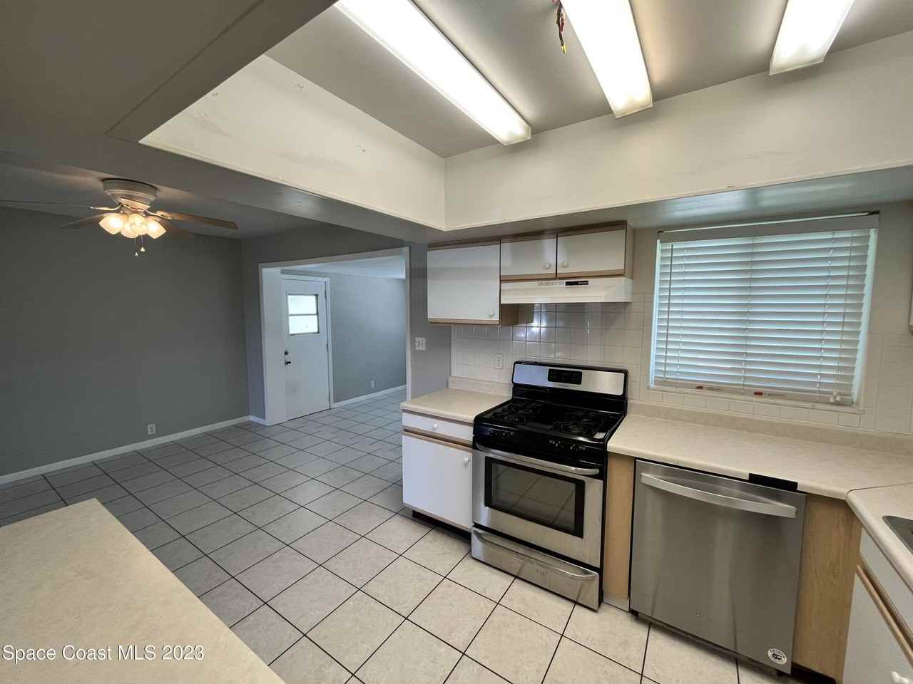 109 Berkeley Street - Photo 7 of 17