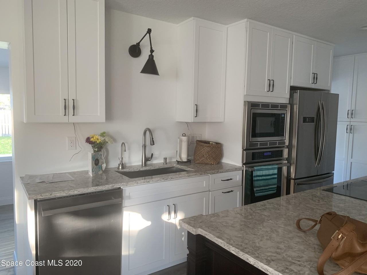 120 Maple Dr - Photo 3 of 13