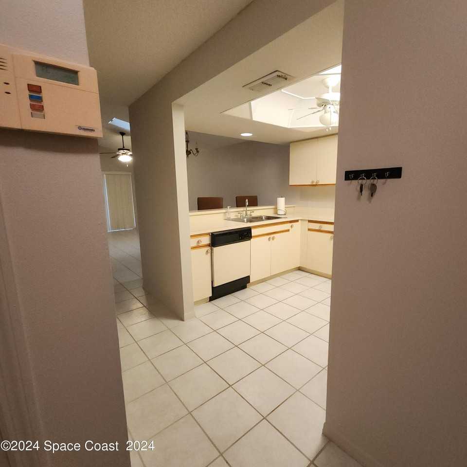 3147 Dunhill Dr - Photo 3 of 12