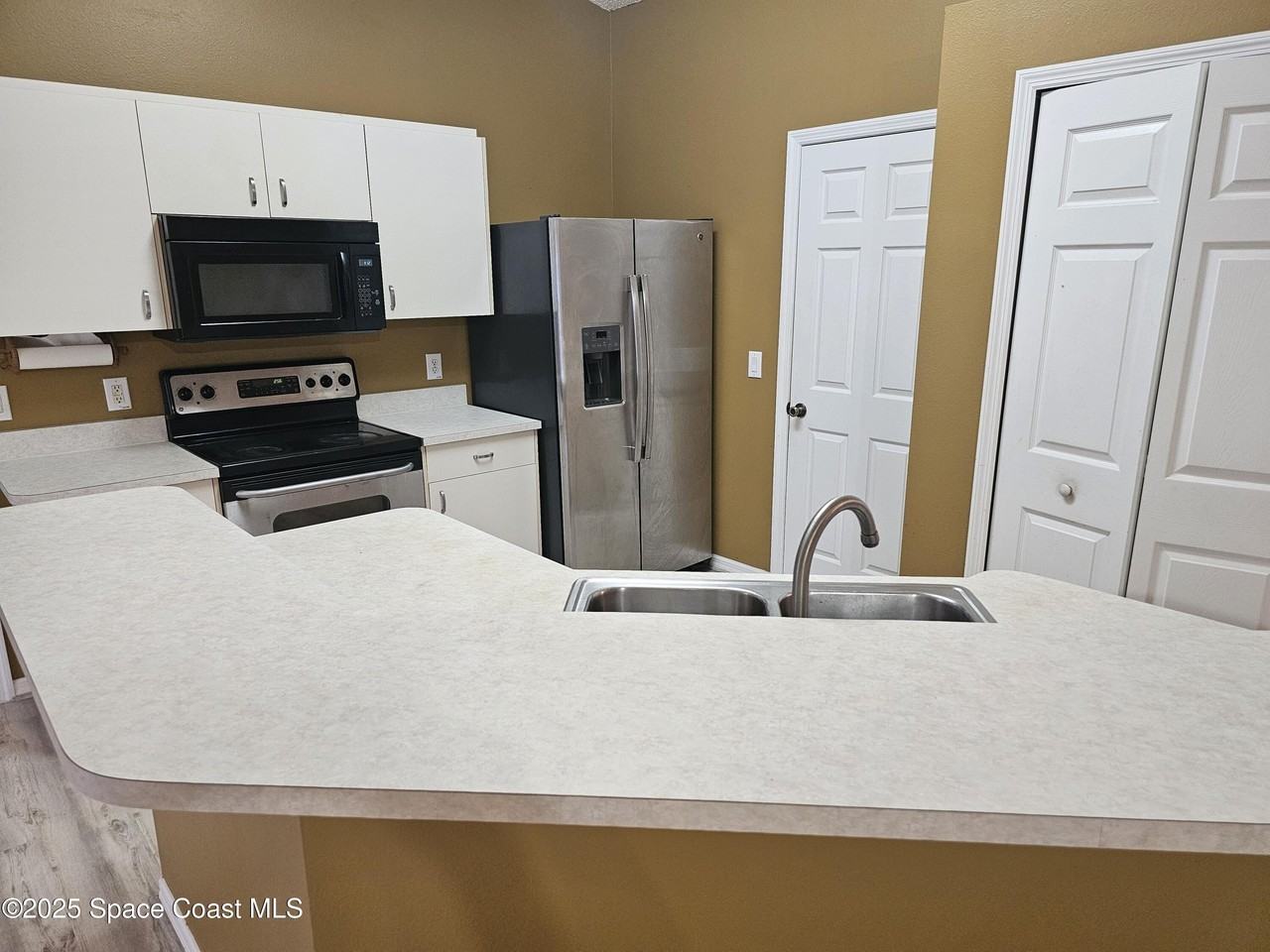 1539 Glencove Ave Nw - Photo 6 of 17