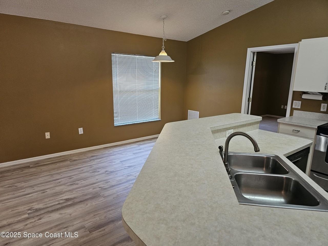 1539 Glencove Ave Nw - Photo 7 of 17