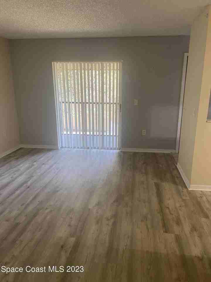 290 Spring Dr Apt 4 #4 - Photo 6 of 16