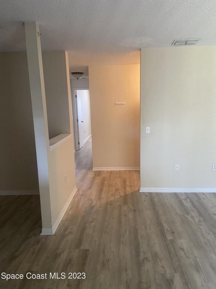 290 Spring Dr Apt 4 #4 - Photo 7 of 16