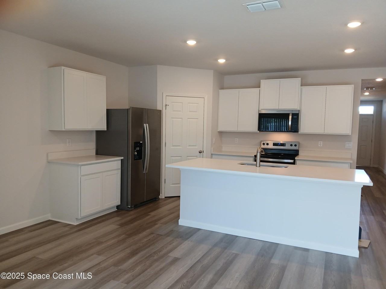 1560 Gardenton St Nw - Photo 2 of 11
