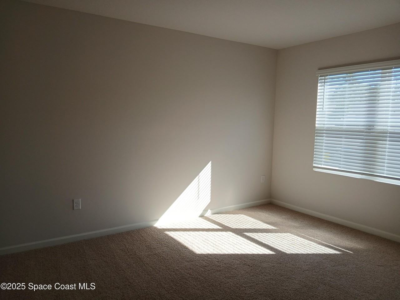 1560 Gardenton St Nw - Photo 5 of 11