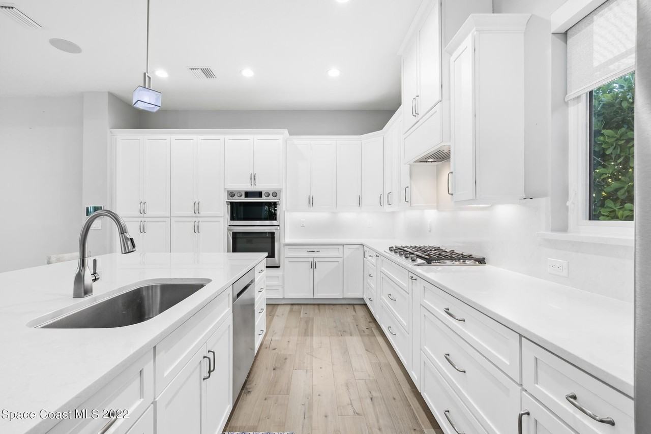 151 24th St - Photo 4 of 36