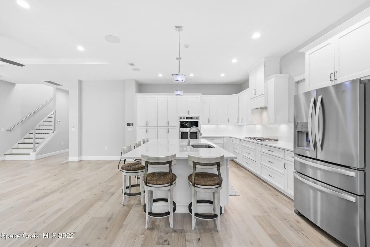 151 24th St - Photo 5 of 36