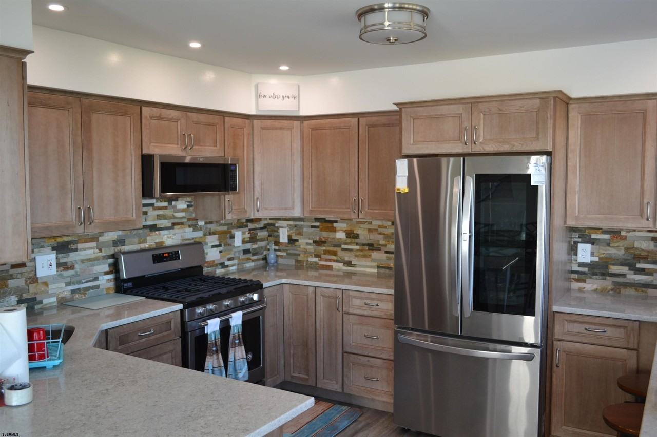 533 Lagoon Blvd - Photo 2 of 20