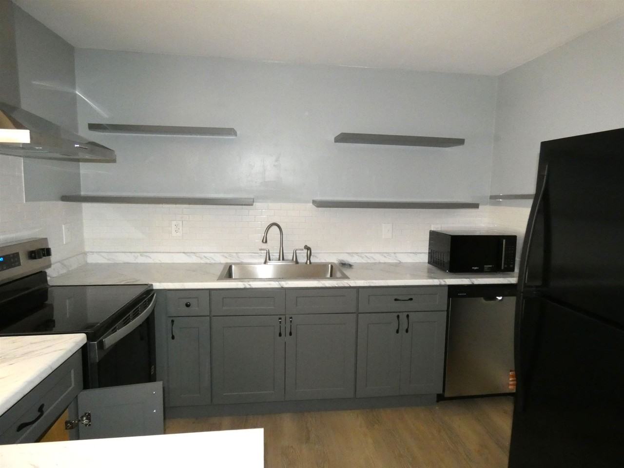 1405 S Jefferson St - Photo 2 of 11