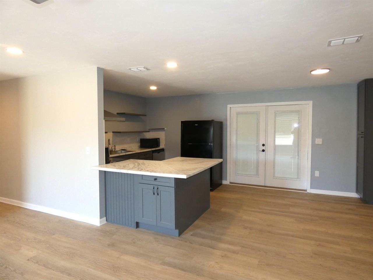 1405 S Jefferson St - Photo 3 of 11