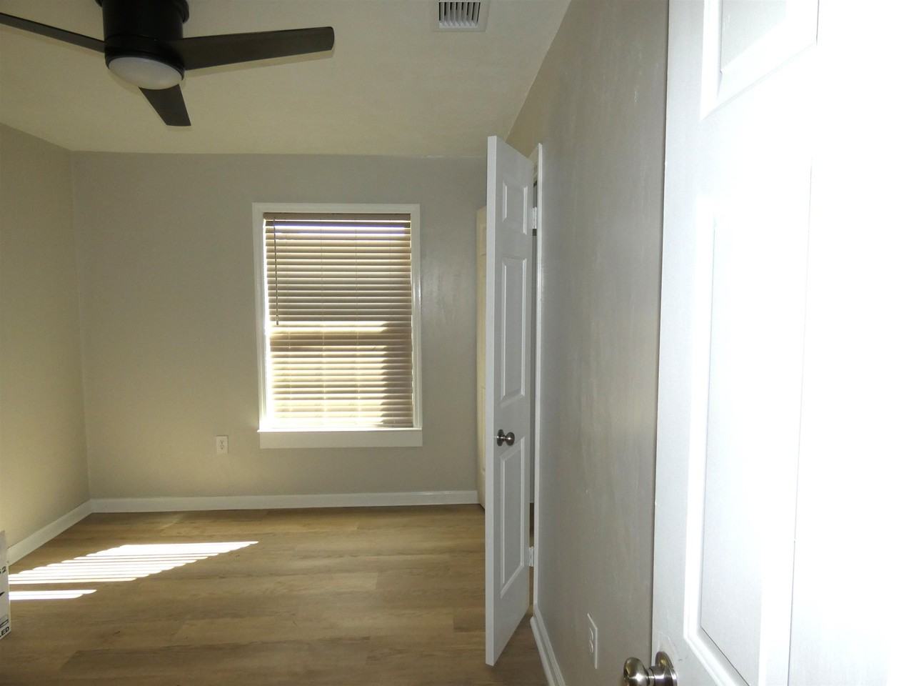 1405 S Jefferson St - Photo 7 of 11