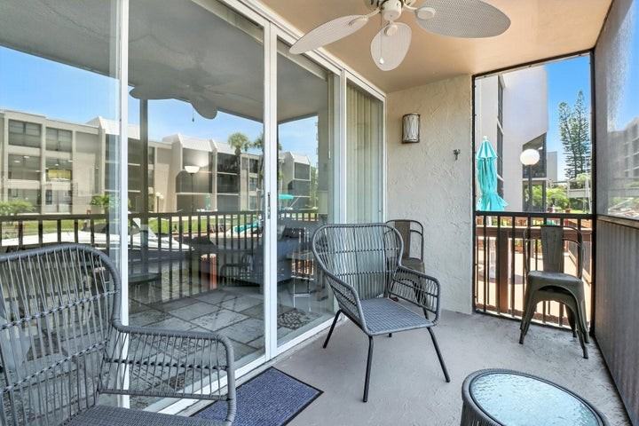 6 Royal Palm Way - Photo 2 of 9