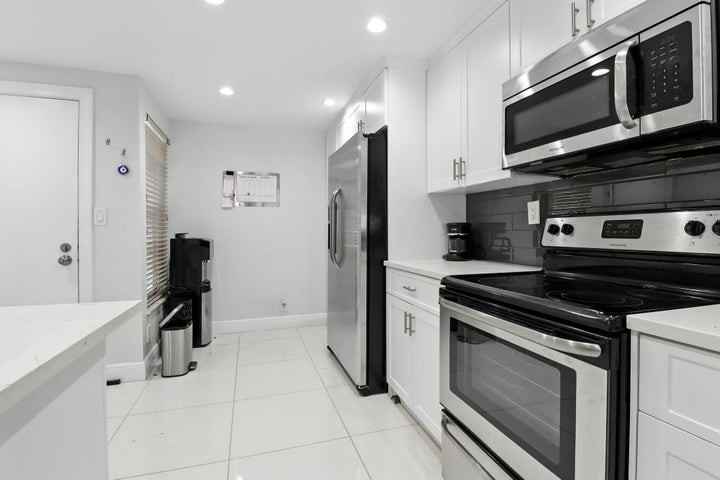 6 Royal Palm Way - Photo 5 of 9