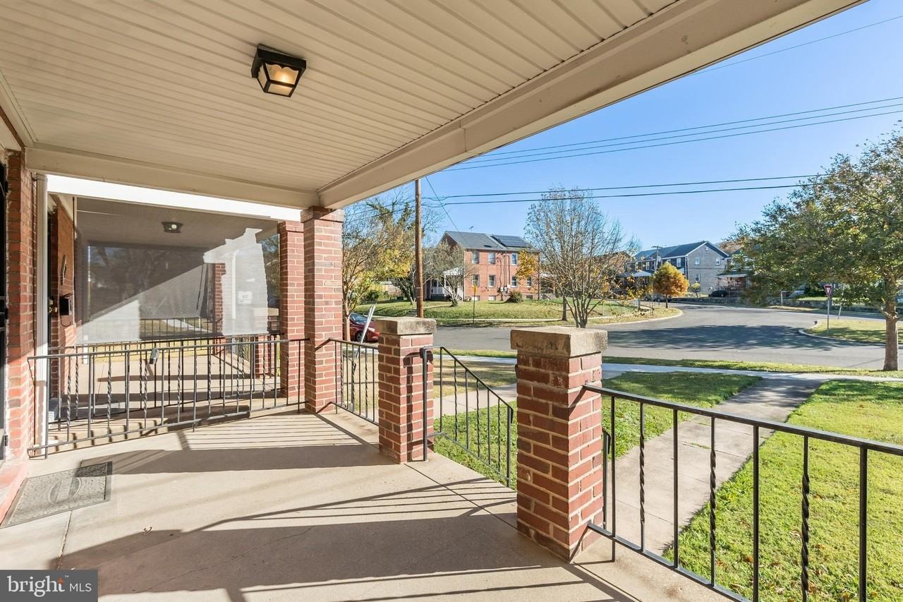 1824 T St Se - Photo 2 of 37