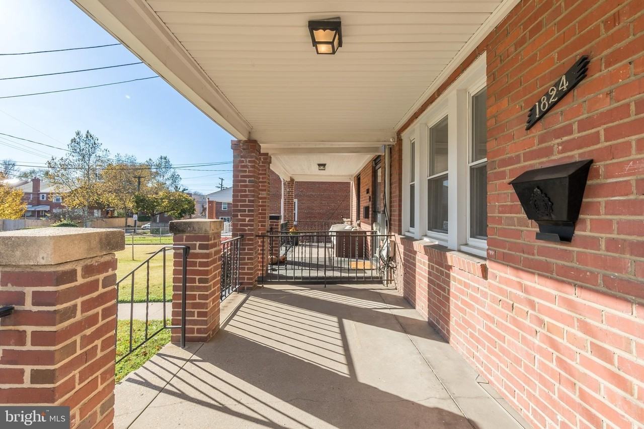 1824 T St Se - Photo 3 of 37