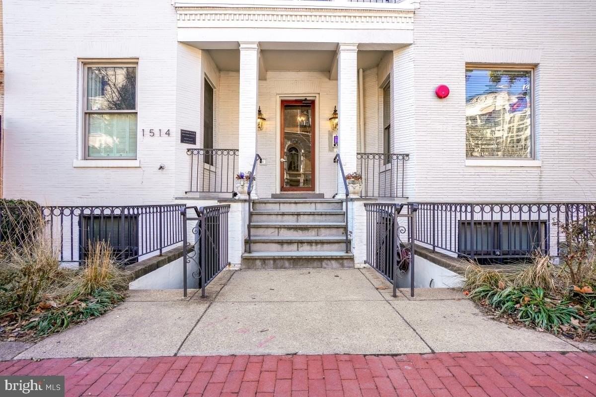 1514 21st St Nw Apt 1 #1 - Photo 2 of 29