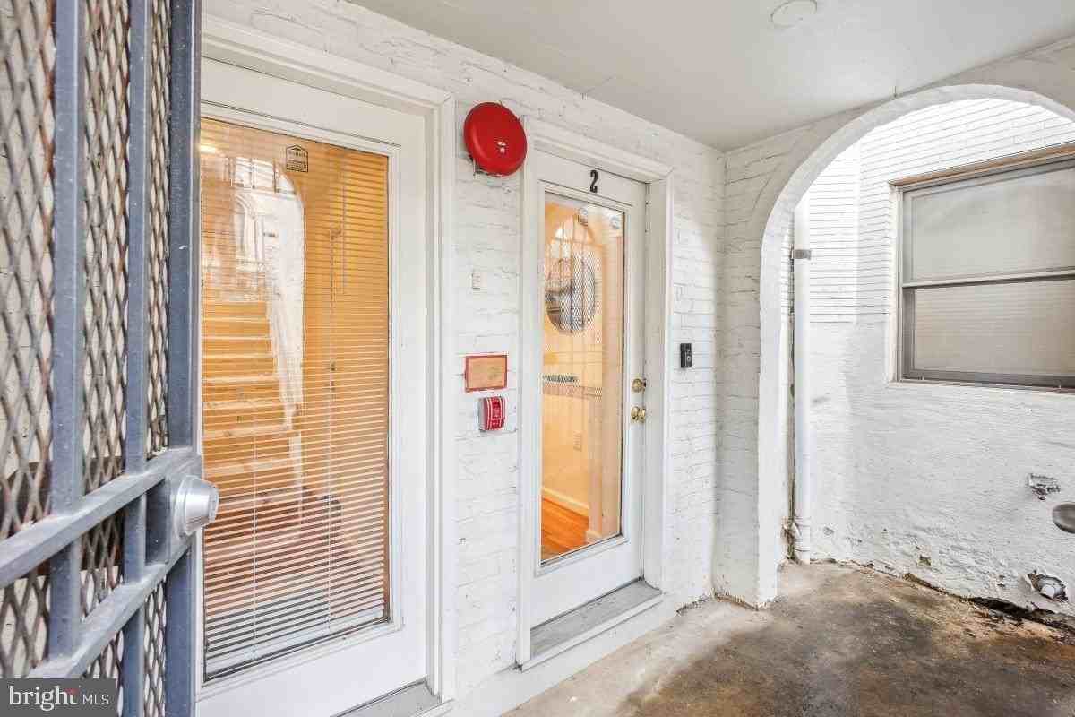 1514 21st St Nw Apt 1 #1 - Photo 3 of 29