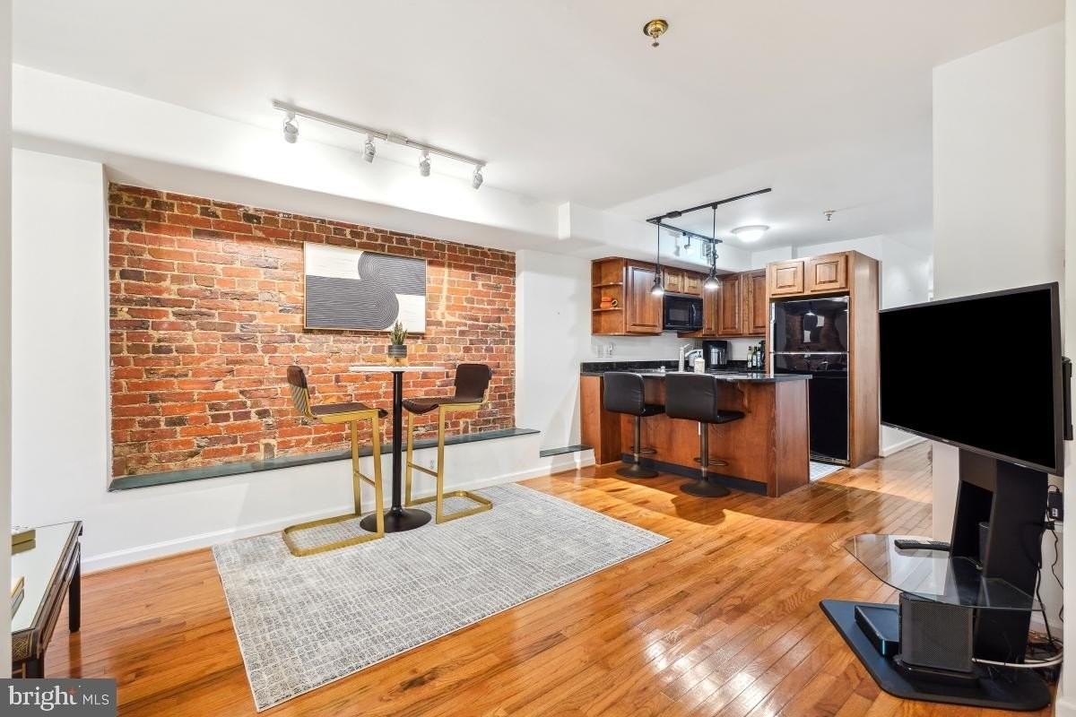 1514 21st St Nw Apt 1 #1 - Photo 5 of 29