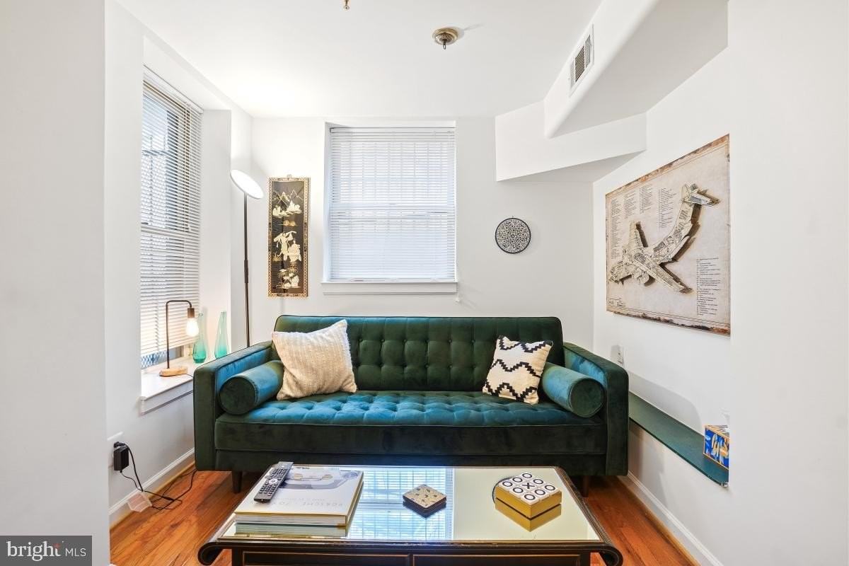 1514 21st St Nw Apt 1 #1 - Photo 7 of 29