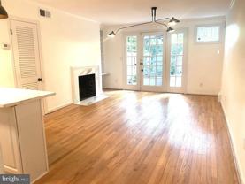 2512-1/2 NW EAST Place NW unit: First Level - Photo 1 of 1