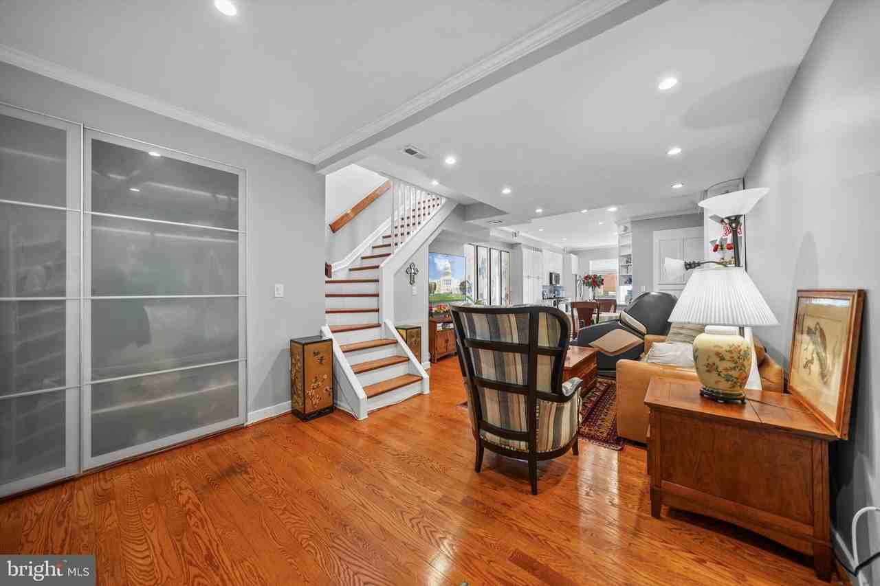 211 F Street Northeast - Photo 4 of 21