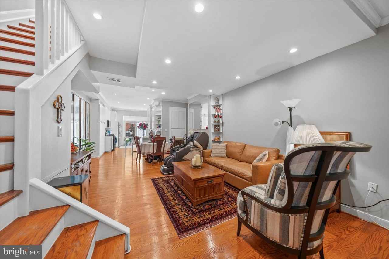 211 F Street Northeast - Photo 5 of 21