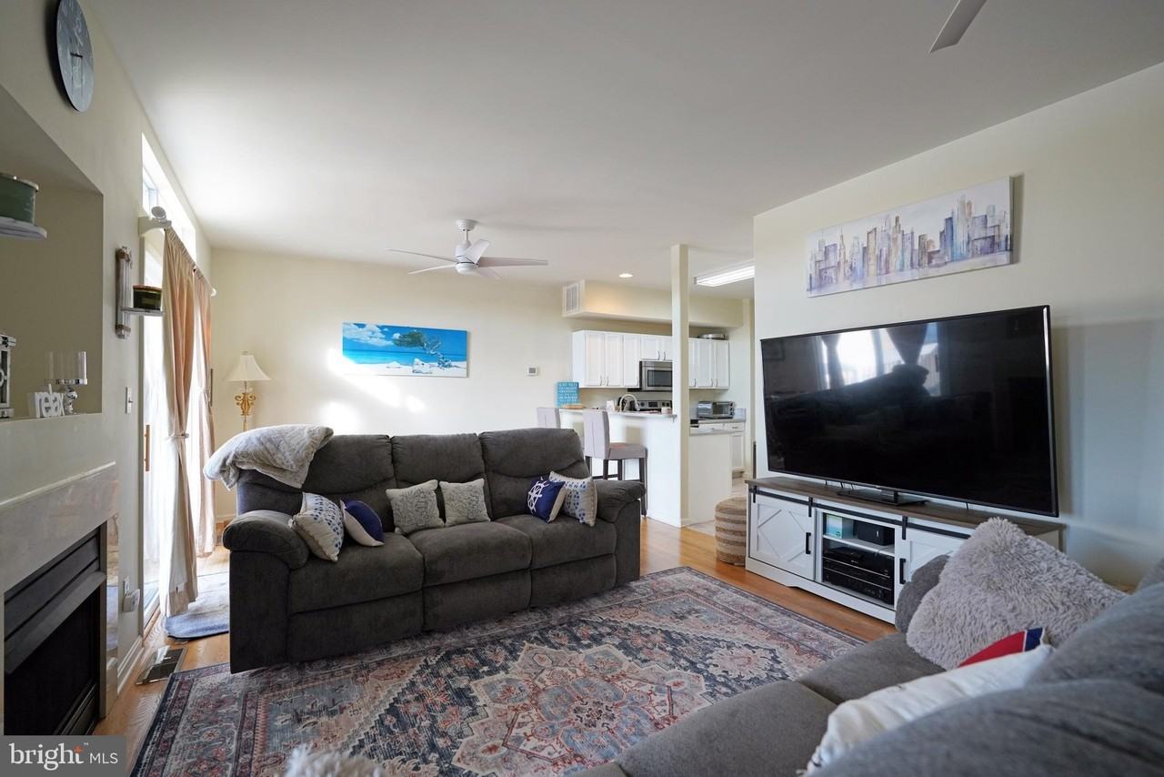 268 Lakeside Drive - Photo 3 of 35