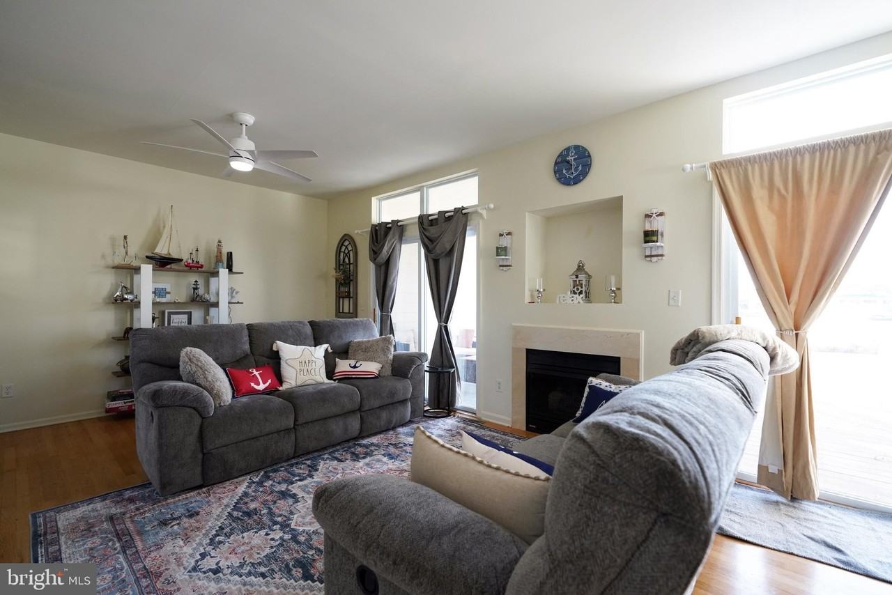 268 Lakeside Drive - Photo 4 of 35