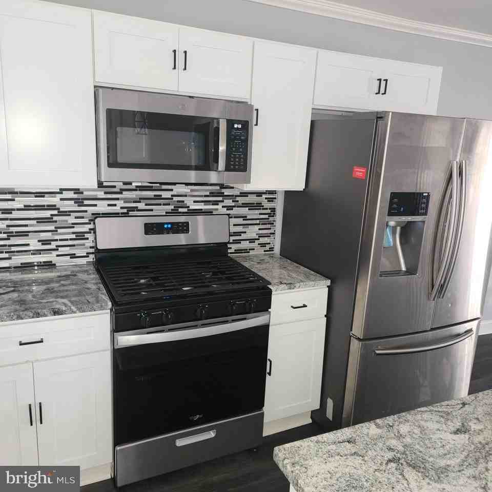 327 Grove Park Rd - Photo 6 of 20