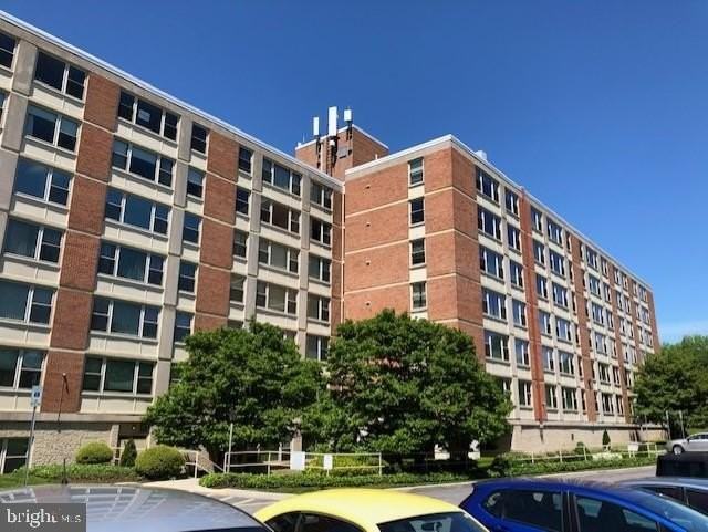 4401 Roland Ave Unit 402 #402 - Photo 3 of 43