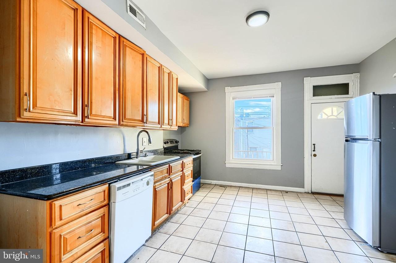 424 North Linwood Avenue - Photo 7 of 28