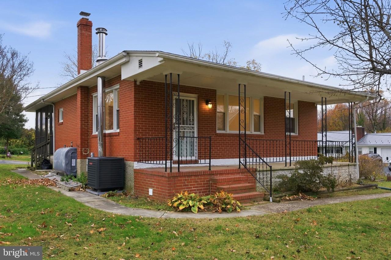 2301 Bayside Drive - Photo 2 of 34