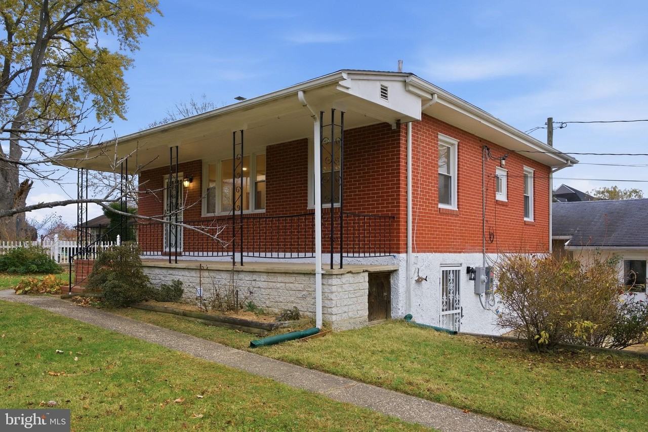 2301 Bayside Drive - Photo 3 of 34