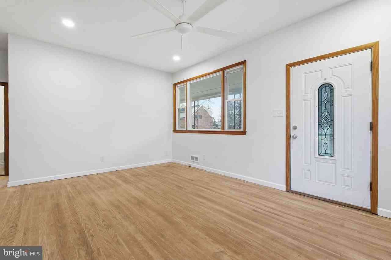 2301 Bayside Drive - Photo 4 of 34